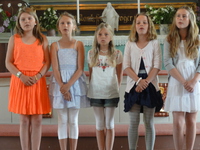 Lisen, Maja, Josefin, Wilma och Cornelia sjöng Sommarlov med klara och säkra röster.
