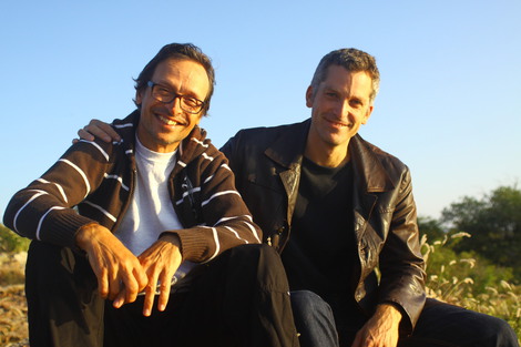 Veikko von Fürstenrecht och Harald Erici är Sambabröder och förvandlar Tornlunden till Rio på Musikröran.