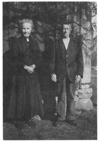 Augusta och Johan Teodor Karlsson, kallad "Kungen".